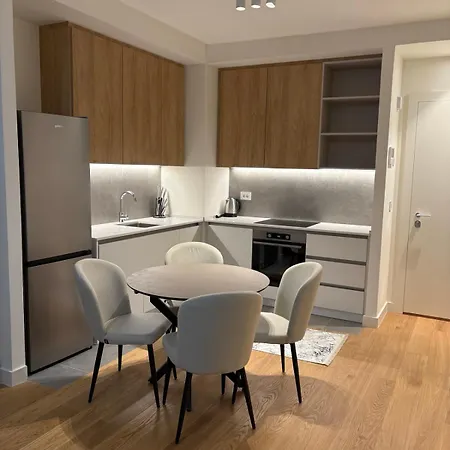 Bw Quartet 708-whit Free Garage Parking Belgrad